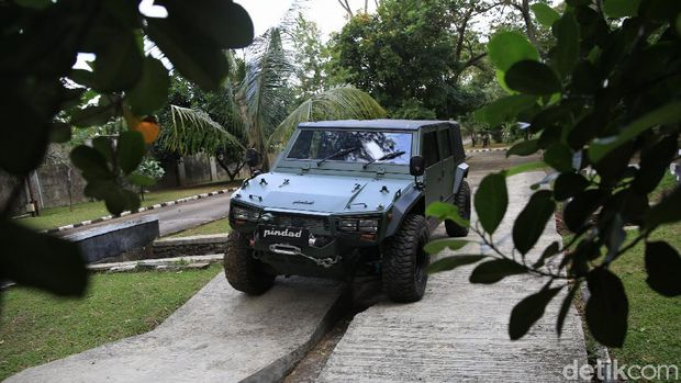 Mobil Taktis Listrik 4x4 PANDU di Indo Defence 2025: Inovasi Baterai & Manuver Ekstrem TNI